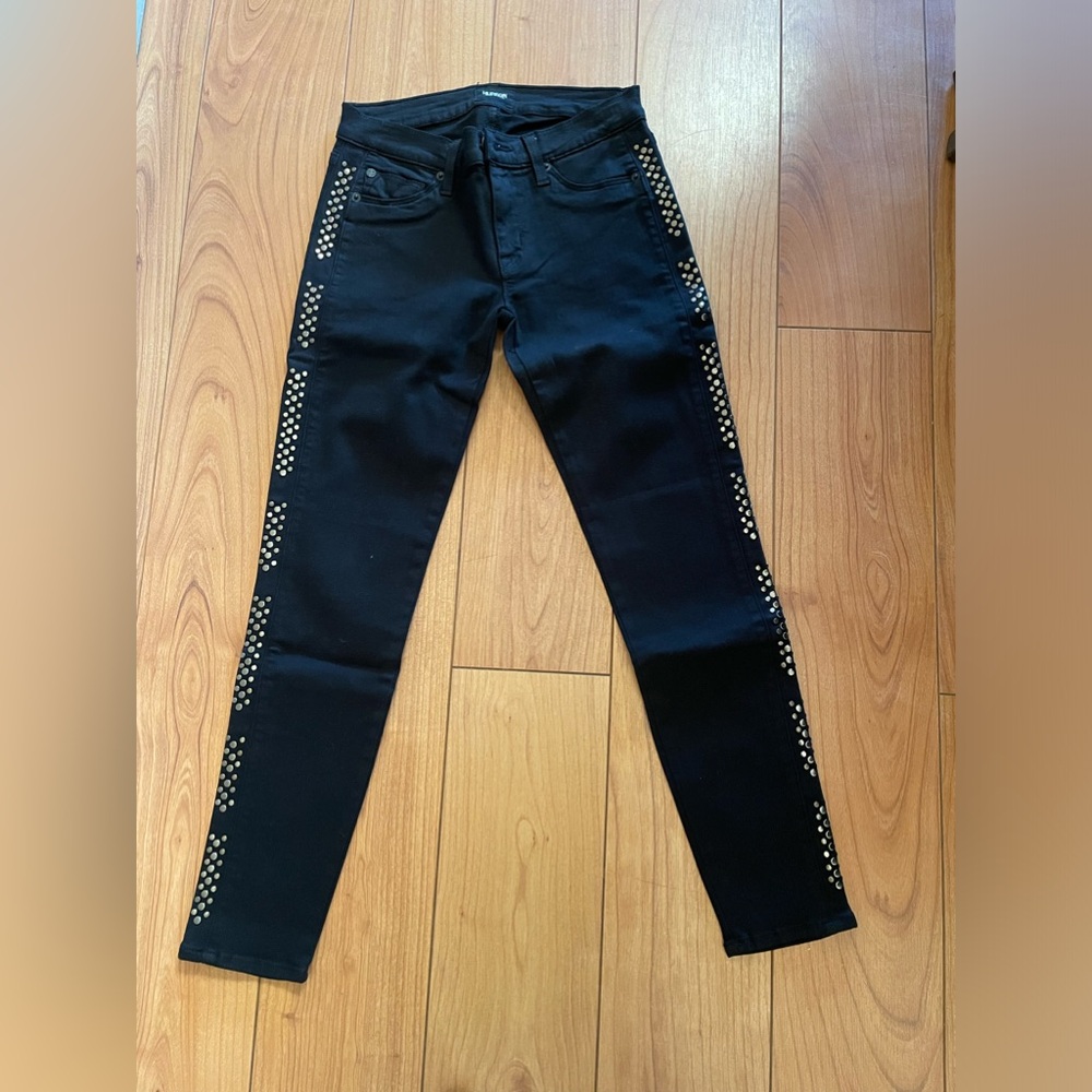 Women’s Hudson Stretch Jeans. Size 26. Beautiful design down side legs.